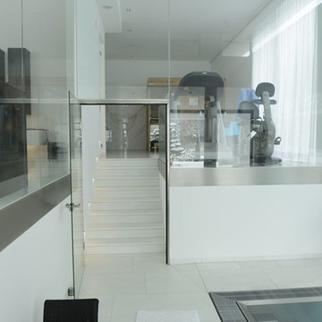 Modernes Wohnhaus in Weiß