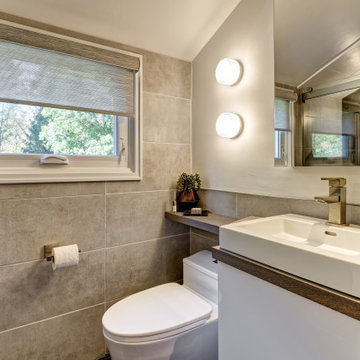 A Compact Modern Bathroom for a Teenager