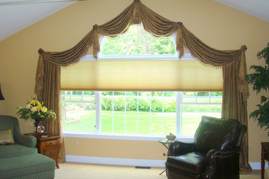 Living room - traditional living room idea in New York