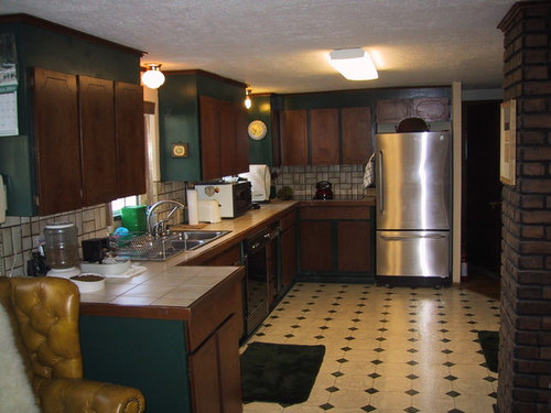 light kitchen cabinets and darker wall or dark kitchen cabinets with lighter walls