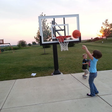 Benjamin S's Pro Dunk Silver Basketball System on a 22x32 in Bloomington, IL