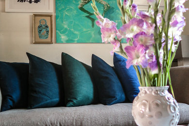 Home design - contemporary home design idea in Los Angeles