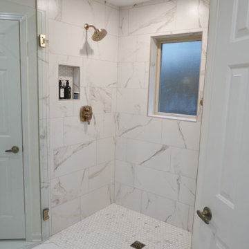 Hickory Glen Master Bathroom