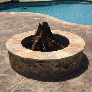 Gas Firepit with Log Set