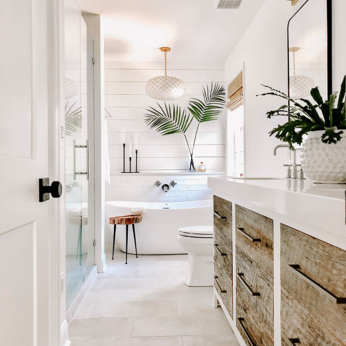 Inspiration for a contemporary bathroom remodel in Charlotte