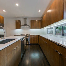 Kitchen pulls and knobs