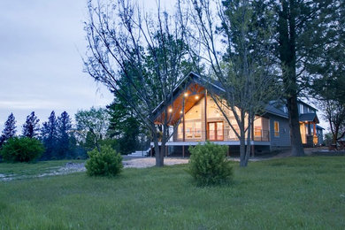 Cottage exterior home idea in Seattle