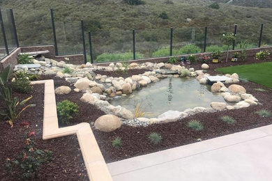 Photo of a mid-sized asian landscaping in San Diego.