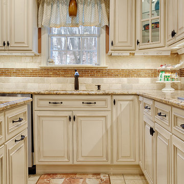 Fabuwood Wellington Ivory Glaze Kitchen