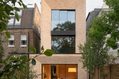 Photo of a contemporary house exterior in London.