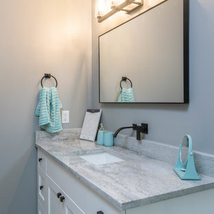 Bäder mit weißen Schränken und Granit-Waschbecken/Waschtisch Ideen