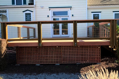 Redwood Deck with Hog Wire Fencing