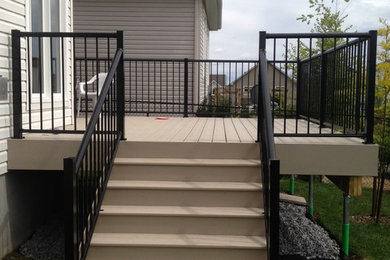 Example of a minimalist deck design in Ottawa