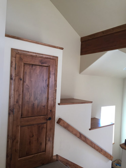 What do I put on my entry foyer step shelves