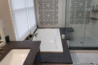 Example of a small transitional bathroom design in New York