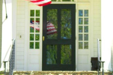 Example of a classic entryway design in Atlanta