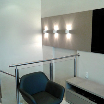 Sala e escada para o pavimento inferior - Apartamento Next - CA - Lago Norte