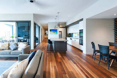 Design ideas for a contemporary home design in Cairns.