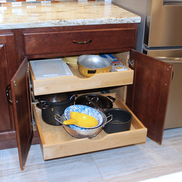 Kitchen Design: StarMark Cabinetry in Oak Royale, HD Formica Countertop