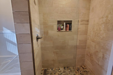 Inspiration for a modern bathroom remodel in New York