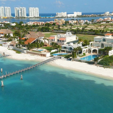 Waterfront Villa. Mediterranean. Villa Madonna on the beach. Cancun, México.