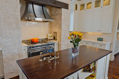 Elegant kitchen photo in Austin