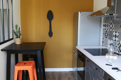 Trendy kitchen photo in Toulouse