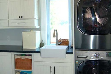 Example of a laundry room design in Toronto