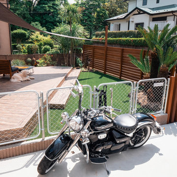 ウッド調タイルがカッコイイ！ワンちゃんと楽しめる庭