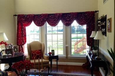 Inspiration for a timeless living room remodel in Philadelphia