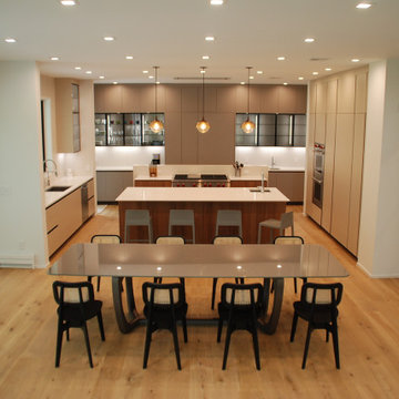 Modern Kitchen in Earth Tones
