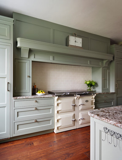 Traditional Kitchen by Davonport