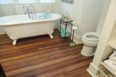 Example of a classic bathroom design in Charleston