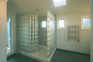 Inspiration for a timeless bathroom remodel in Sacramento