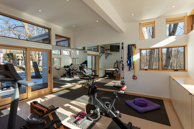 Inspiration for a home gym remodel in New York