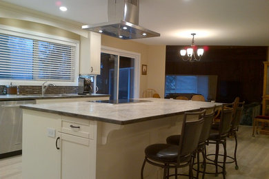 Kitchen - transitional kitchen idea in Vancouver