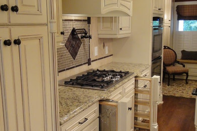 Inspiration for a farmhouse kitchen remodel in Atlanta