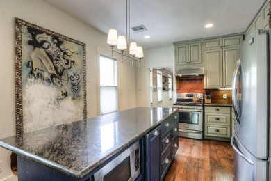 Kitchen photo in Houston