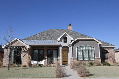 Transitional home design photo in Austin
