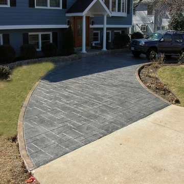 Stamped Concrete driveway, Ashlar Slate pattern, Sun Gray color with border