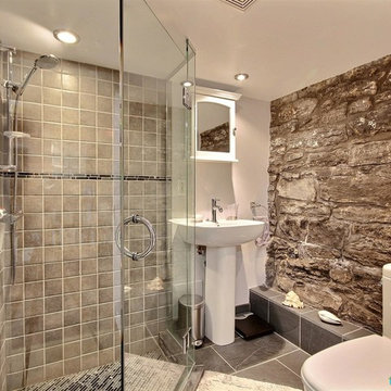 Bathroom Reno in Historic Montreal Neighborhood
