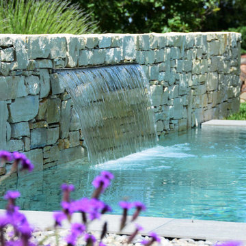 Transformation, rénovation et agrandissement d’une piscine contemporaine