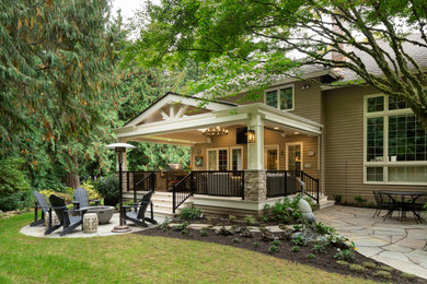 Inspiration for a transitional deck remodel in Seattle