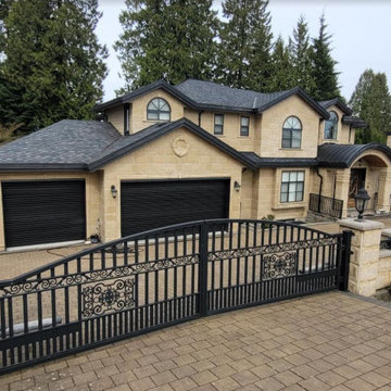 Residential roll up garage doors