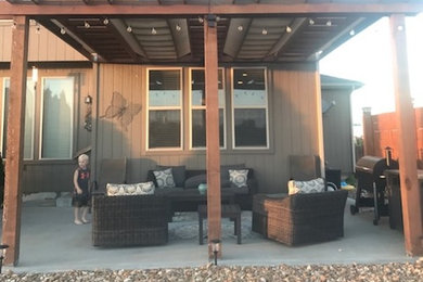 Example of a classic patio design in Kansas City