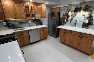 Kitchen - kitchen idea in New York