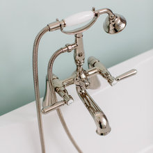 clawfoot tub