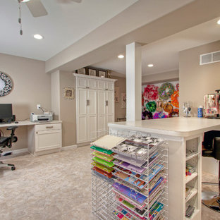 Imagen de sótano con puerta actual, extra grande, con paredes beige, suelo vinílico y chimenea tradicional