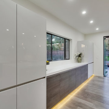 COOL MODERN KITCHEN IN LOS ANGELES, CA