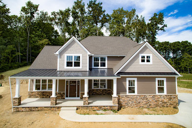Example of an arts and crafts exterior home design in Cleveland